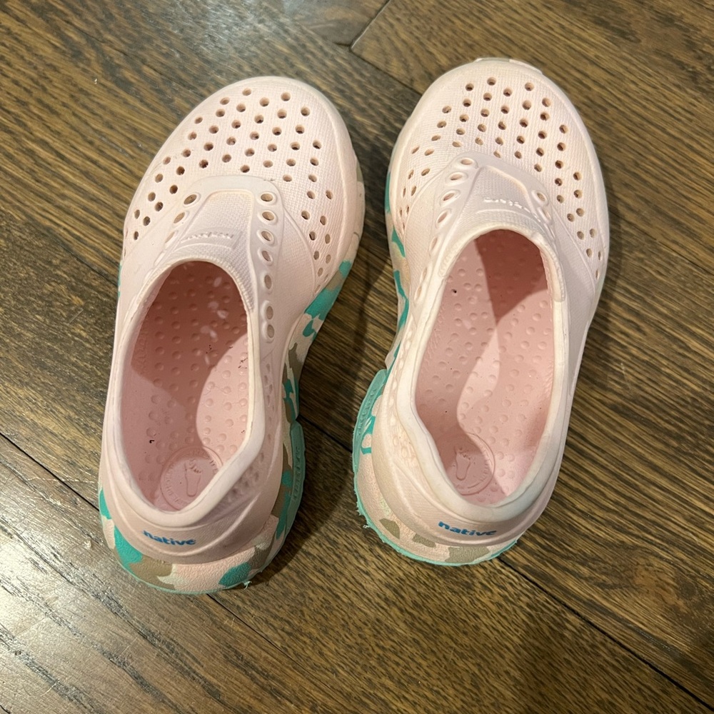 Native Kids Light Pink and Teal Water Shoes